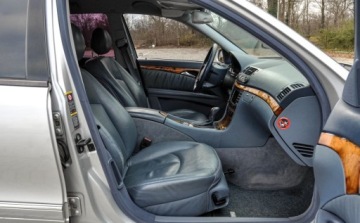 Mercedes Klasa E W211 Kombi S211 3.5 4Matic 272KM 2005 Mercedes-Benz Klasa E 3,5 (272KM) 4-Matic 3.5 Benzyna 272KM, zdjęcie 9