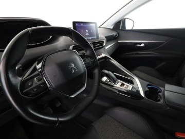 Peugeot 3008 II Crossover 1.2 PureTech 130KM 2018 Peugeot 3008 automat virtual cocpit półskóra, zdjęcie 13