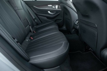 Mercedes Klasa E W213 Limuzyna Facelifting 2.0 E220d 194KM 2021 Mercedes-Benz Klasa E E 300 de Exclusive Salon Polska Autotrade Mercede, zdjęcie 30