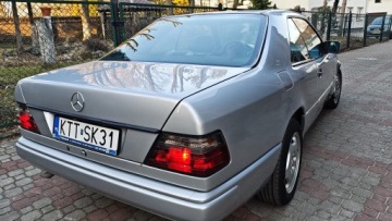 Mercedes Klasa E W124 Coupe 2.0 136KM 1995 MERCEDES-BENZ C124 E200 2.0 benzyna 136KM 1995r, zdjęcie 4