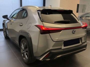 Lexus UX Crossover Facelifting 2.0 300h 199KM 2025 LEXUS UX 300h F Sport Design 2.0 Hybrid Dynamic Force 199KM 2025, zdjęcie 2