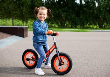 Беговел Leo Bicycle с накачиваемыми колесами 12 дюймов.