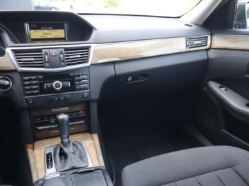 Mercedes Klasa E W212 Kombi 200 CGI BlueEFFICIENCY 184KM 2010 Mercedes E E 200, Automat, Navi, Xenon, Bi-Xenon, zdjęcie 7