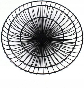 Корзина для фруктов из черного металла.