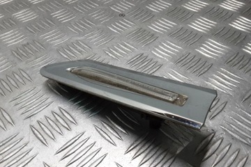 PRAVÝ SMĚROVKA BLATNÍKU BMW 7 (F01, F02) 63137203372 4.4L 2010