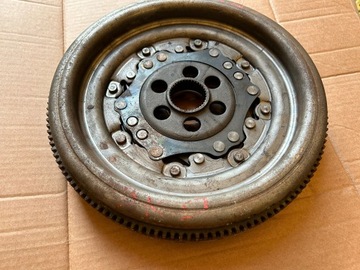 Маховик LUK 415 0740 09