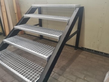 Лестница Csystem, отдельно стоящие ступени 90х24см, оцинкованные, с решеткой Wema