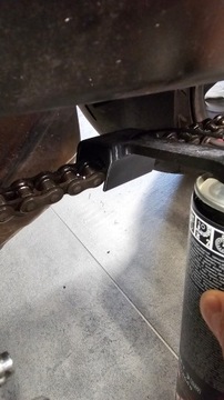 Защитный чехол для спрея для смазки цепи WD40.