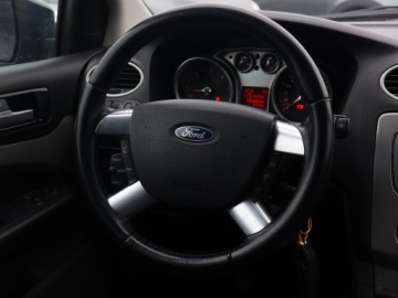 Ford Focus II Hatchback 5d 1.6 Duratorq TDCi 90KM 2008 Ford Focus 1.6 TDCi, HAK, Klima, El. szyby, zdjęcie 16