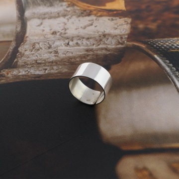 Pierścionek srebrny doginany szeroki na 1 cm