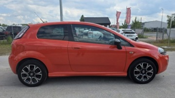 Fiat Punto Punto 2012 Hatchback 3d 1.4 8v 77KM 2014 Fiat Punto 1,4 78 KM.wersja sporting. czarny sufit, zdjęcie 3