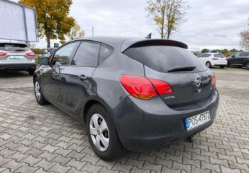 Opel Astra J Hatchback 5d 1.7 CDTI ECOTEC 110KM 2010 Opel Astra Opel Astra 1.7 CDTI Cosmo 1.7 Diesel 110KM, zdjęcie 2