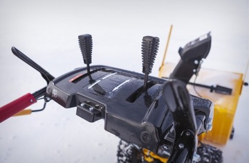 ODŚNIEŻARKA SPALINOWA RIWALL 61cm PŁUG DO ŚNIEGU ROZRUCH ELEKTRYCZNY