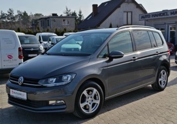 Volkswagen Touran III 1.6 TDI 115KM 2017 Volkswagen Touran swiezo sprowadzone, zarejestrowane, 7osob 1.6 Diesel, zdjęcie 1