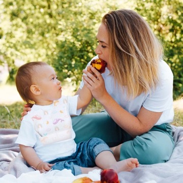 ŚLINIAKI JEDNORAZOWE ŚLINIACZKI Z KIESZONKĄ I PRZYLEPCAMI BABYONO 3PAK 3x10