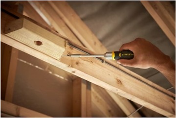 Отвертка Stanley с трещоткой и набором из 12 бит S/62-690-0