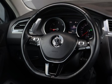 Volkswagen Tiguan II SUV 2.0 TDI 150KM 2018 VW Tiguan 2.0 TDI, 4X4, DSG, Klima, Klimatronic, zdjęcie 19
