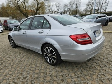 Mercedes Klasa C W204 Limuzyna 2.2 200 CDI BlueEFFICIENCY 136KM 2011 Mercedes C 220 2,2 diesel 136KM, zdjęcie 3