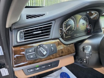 BMW Seria 7 F01 Sedan Facelifting 730d 258KM 2012 BMW 7 730d xDrive 3.0l diesel 258KM xDrive AWD/4X4 8 lat w jednych rękach, zdjęcie 6
