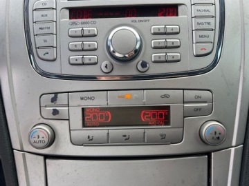 Ford Mondeo IV Sedan 1.8 Duratorq TDCi 125KM 2007 Ford Mondeo PARKTRONIC KLIMATYZACJA ELEKTRYCZNE FOTELE TEMPOMAT GWARANCJA, zdjęcie 8