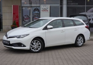 Toyota Auris II Touring Sports Facelifting 1.6 Valvematic 132KM 2015 Toyota Auris Toyota Auris 1.6 Premium Comfort FV Marza 1.6 Benzyna, zdjęcie 1