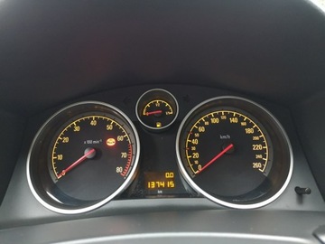 Opel Astra J Hatchback 5d 1.6 Twinport ECOTEC 115KM 2010 Opel Astra 1.6 16V 116 KM GTC Klima Parktronic Tem, zdjęcie 12