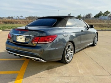 Mercedes Klasa E W212 2014 Mercedes-Benz Klasa E E550 2014 4.7 Benzyna 402KM, zdjęcie 1