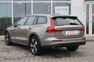 Volvo V60 II  2022 Volvo V60 Cross Country Momentum Pro, zdjęcie 2