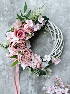 WIANEK KWIATOWY WIOSENNY STROIK NA STÓŁ DRZWI WIENIEC WIKLINOWY PUDROWY RÓŻ