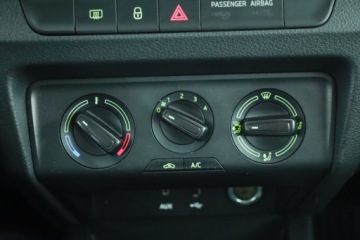 Skoda Fabia III Kombi 1.0 TSI 110KM 2017 Skoda Fabia 1.0 TSI, Salon Polska, Klima, zdjęcie 9