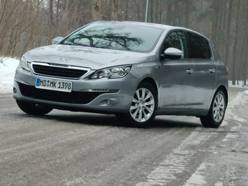Peugeot 308 II Hatchback 5d 1.2 PureTech 130KM 2017 Peugeot 308 T9 1.2 Benzyna 131KM, zdjęcie 2
