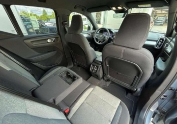 Volvo XC40 Crossover Facelifting 2.0 B4 197KM 2022 Volvo XC 40 B4 Core R-Design Pack, Tempomat, Kamera, HK, Podgrzewane fotel, zdjęcie 7