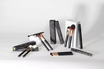 MB-19 Точная скошенная кисть для подводки глаз Many Brushes Essentials