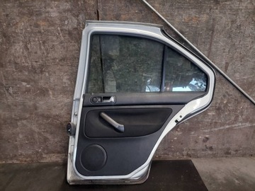 DVEŘE KOMPLETNÍ PRAVÝ ZADNÍ VW BORA I