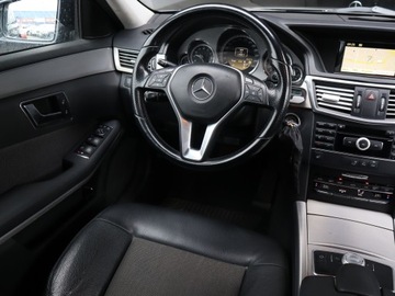 Mercedes Klasa E W212 Kombi 200 CGI BlueEFFICIENCY 184KM 2012 Mercedes E E 200, Automat, Skóra, Navi, Klima, zdjęcie 6