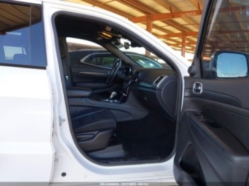 Jeep Grand Cherokee IV 2021 Jeep Grand Cherokee JEEP GRAND CHEROKEE LAREDO X 4X4 3.6 Benzyna 293KM, zdjęcie 9