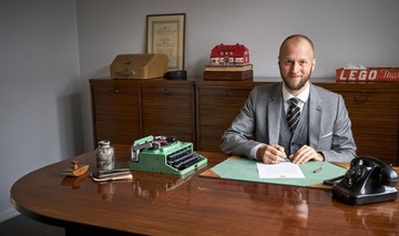 Коллекционная модель пишущей машинки LEGO 21327.