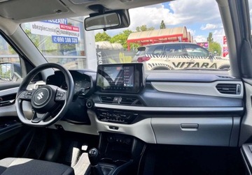 Suzuki Swift VI Hatchback Facelifting 1.2 DualJet SHVS 83KM 2024 Suzuki Swift Premium Plus 1.2 mild Hybrid 5MT Srebrny Auto demonstracyjne, zdjęcie 16