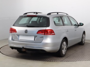 Volkswagen Passat B7 Variant 1.6 TDI CR DPF BlueMotion 105KM 2011 VW Passat 1.6 TDI, Navi, Klima, Klimatronic, zdjęcie 4