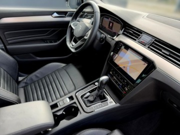 Volkswagen Passat B8 Variant Facelifting 2.0 TDI SCR 200KM 2022 Volkswagen Passat R-LINE SKÓRA panorama, zdjęcie 22