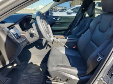 Volvo XC60 II 2021 Volvo XC 60 2021 VOLVO XC60 T5 MOMENTUM 2.0 Benzyna 247KM, zdjęcie 6