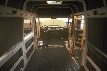 ЗВУКОВОЙ КОВрик из вспененной резины 40мм с клеевой резиновой звукоизоляцией