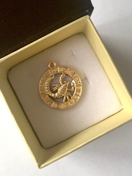 Złoty Znak Zodiaku: Zawieszka Rak kolekcja zodiakalna biżuteria damska