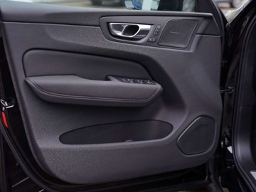 Volvo XC60 II Crossover Plug-in Facelifting 2025 2.0 T6 Plug-in hybrid 350KM 2026 XC60 T6 Plug-In Hybrid AWD Plus Black Edition 2.0 (350 KM) 2026, zdjęcie 3