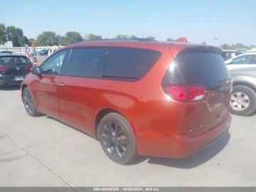 Chrysler Pacifica II 2018 Chrysler Pacifica Touring L, 2018r., 3.6L 3.6 Benzyna 287KM, zdjęcie 3