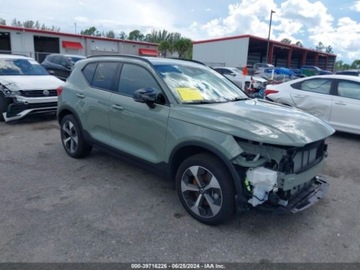 Volvo XC40 2024 Volvo XC 40 2024r, B5, Plus Dark, 2.0L, 4x4 2.0 Benzyna 247KM, zdjęcie 1