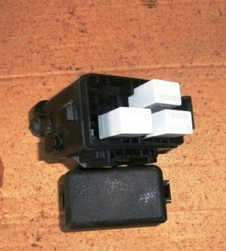 BOX RELÉ TOYOTA AURIS 2006-2012 ROK