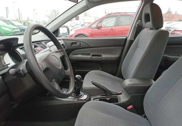 Mitsubishi Lancer VIII Sedan 1.6 i 16V 98KM 2004 Mitsubishi Lancer Mitsubishi Lancer 1.6 Benzyna 98KM, zdjęcie 7