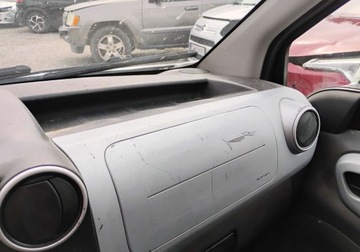 Citroen Berlingo II Combi Facelifting 1.6 HDI 90KM 2014 Citroen Berlingo 2014r, Salonowy, 1.6 HDI. Lekko uszkodzony tyl. Jezdzi. V, zdjęcie 15