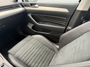 Volkswagen Passat B8 Alltrack Facelifting 2.0 TDI SCR 200KM 2021 Volkswagen Passat 2.0 TDI 200KM 4x4 DSG Elegance, zdjęcie 11